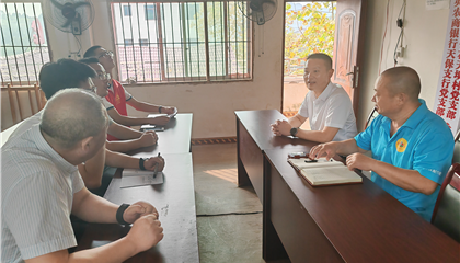 向誠率隊到聯(lián)系村宣講黨的二十屆三中全會、省委十二屆六次全會精神并調(diào)研督導(dǎo)駐村幫扶工作